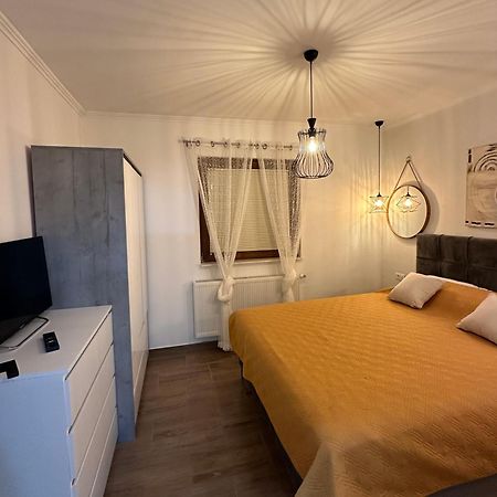 Apartman Lana ヴラシチ エクステリア 写真